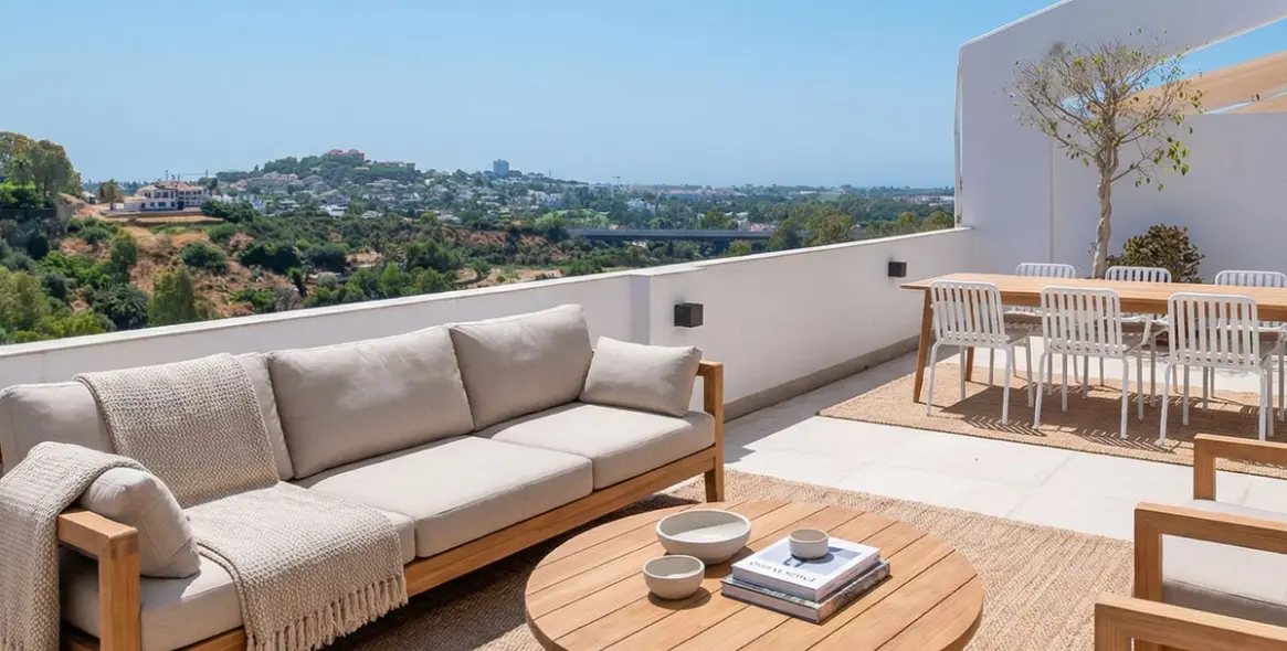 Venta de apartamento en planta media en La Quinta 6