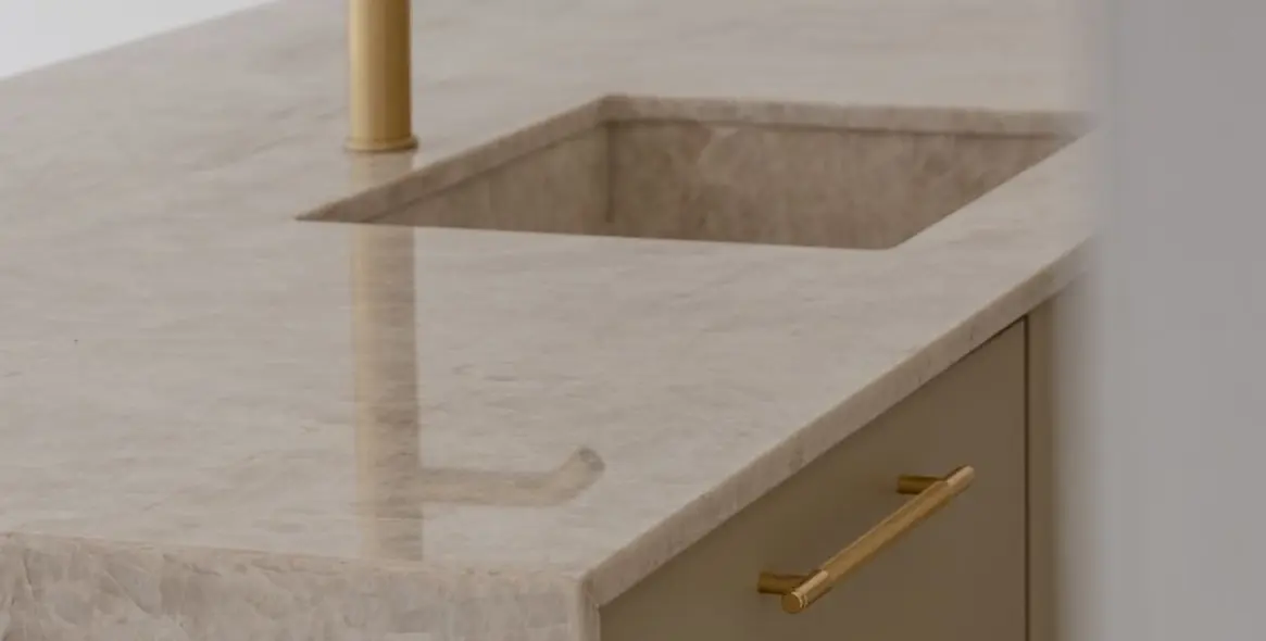 Venta de apartamento en planta media en La Quinta 8