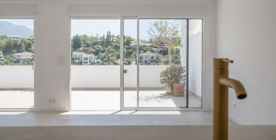 Venta de apartamento en planta media en La Quinta 10