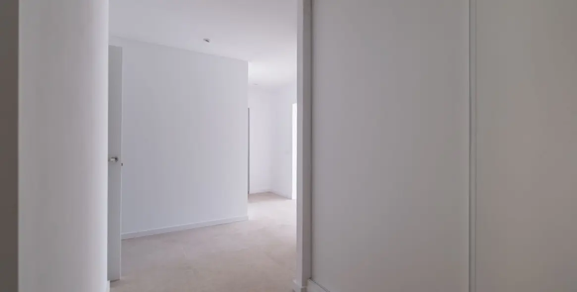 Venta de apartamento en planta media en La Quinta 12