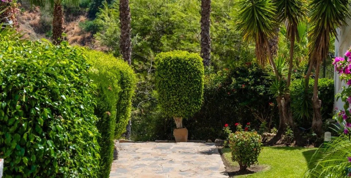 Venta de apartamento en planta media en La Quinta 17