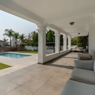 Venta de villa independiente en Nueva Andalucía