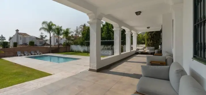 Venta de villa independiente en Nueva Andalucía 0