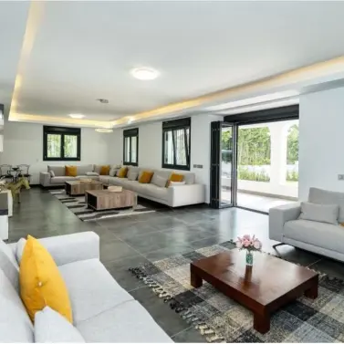 Venta de villa independiente en Nueva Andalucía