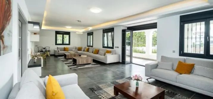 Venta de villa independiente en Nueva Andalucía 1