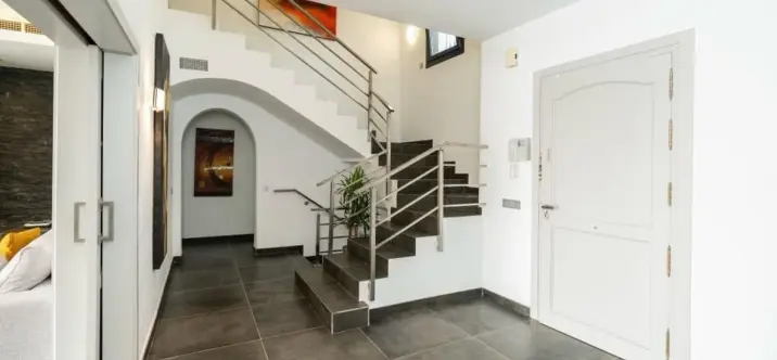 Venta de villa independiente en Nueva Andalucía 2