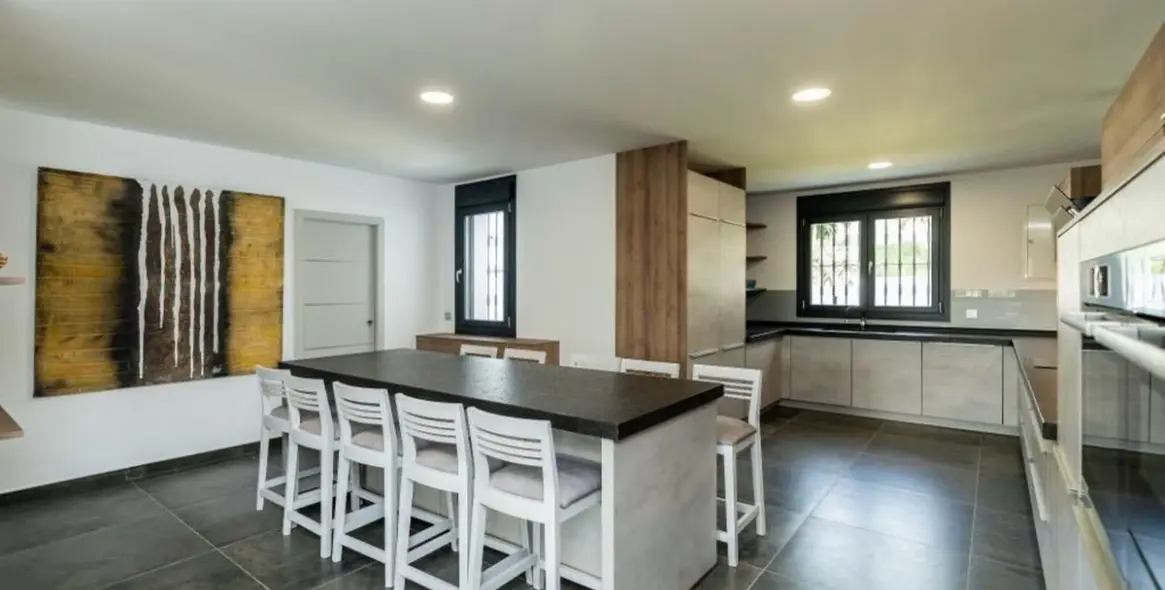 Venta de villa independiente en Nueva Andalucía 4