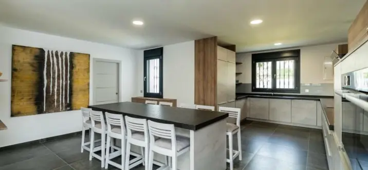 Venta de villa independiente en Nueva Andalucía 3