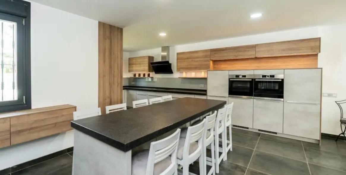 Venta de villa independiente en Nueva Andalucía 6