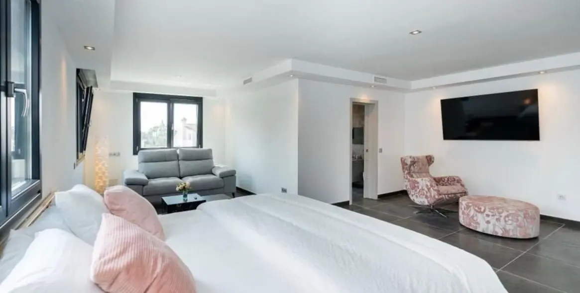 Venta de villa independiente en Nueva Andalucía 10