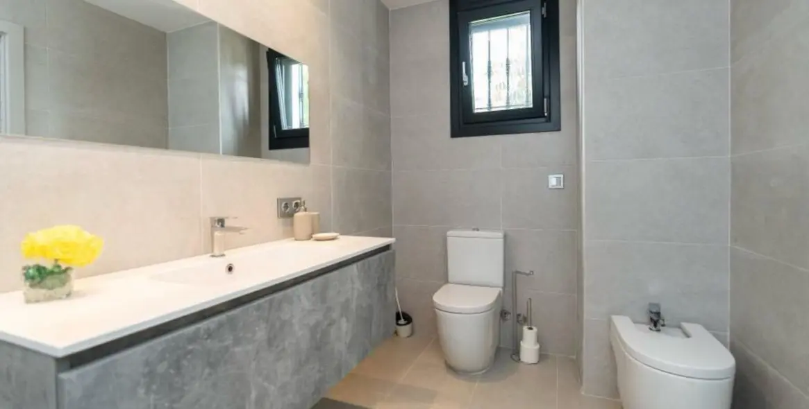 Venta de villa independiente en Nueva Andalucía 15