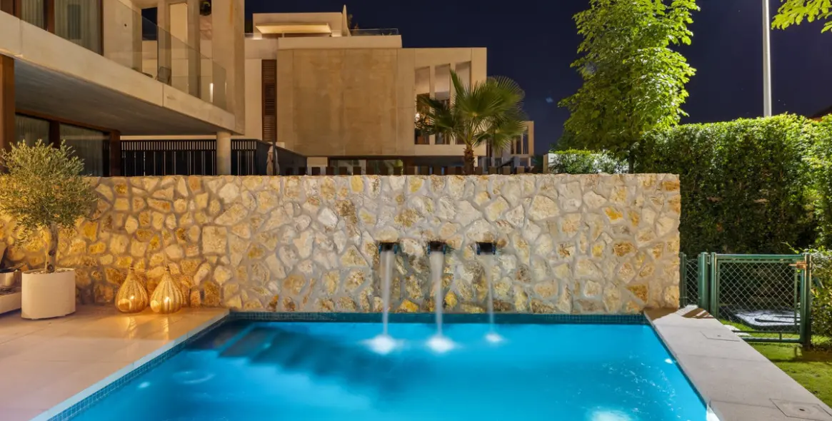 Long-term rent of detached villa in The Golden Mile 32