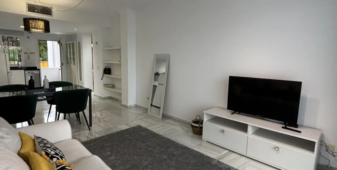 Long-term rent of penthouse in Nueva Andalucía 2