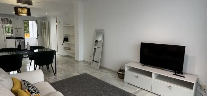 Long-term rent of penthouse in Nueva Andalucía 1