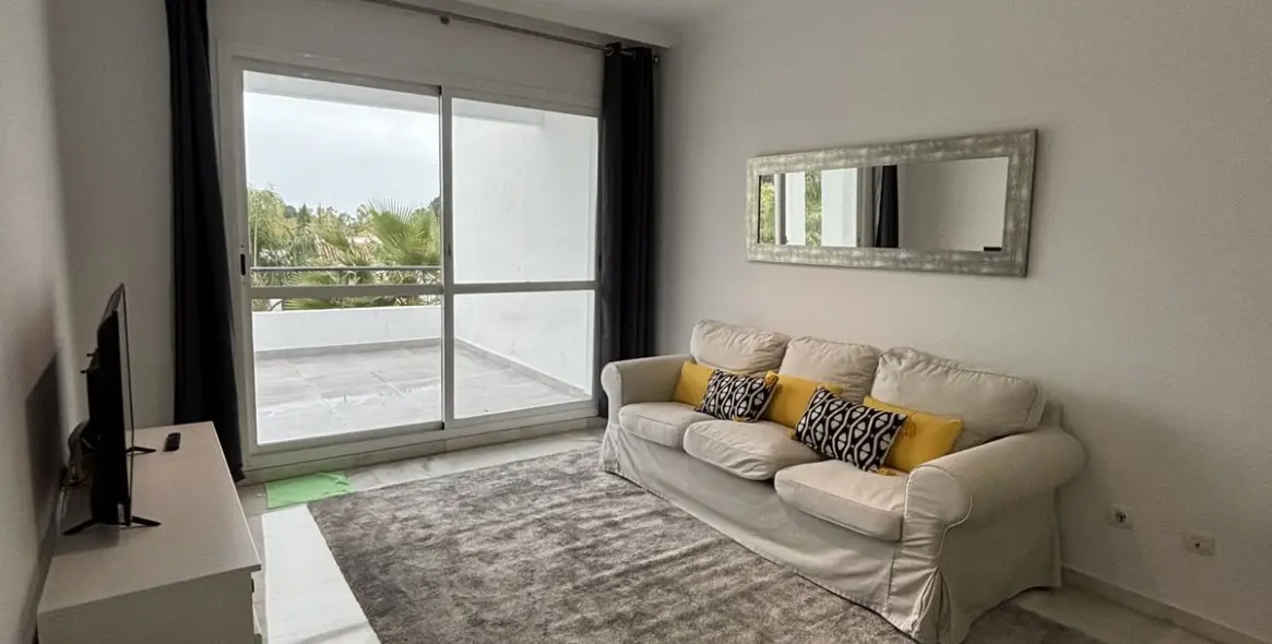 Long-term rent of penthouse in Nueva Andalucía 3