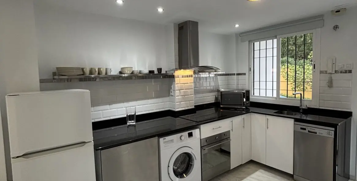 Long-term rent of penthouse in Nueva Andalucía 7