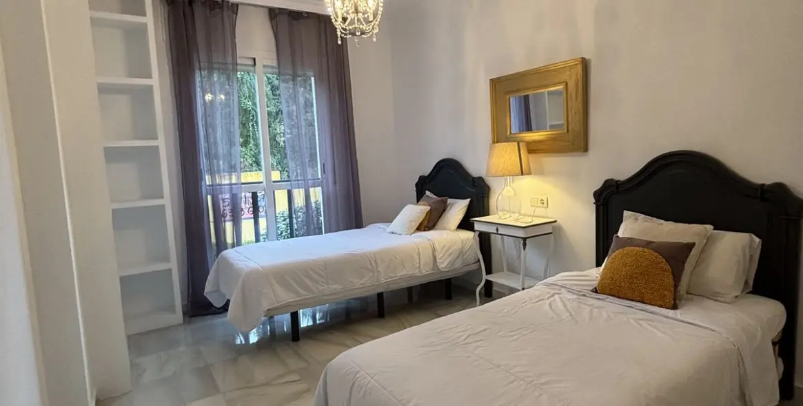 Long-term rent of penthouse in Nueva Andalucía 14