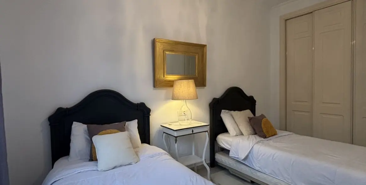 Long-term rent of penthouse in Nueva Andalucía 15