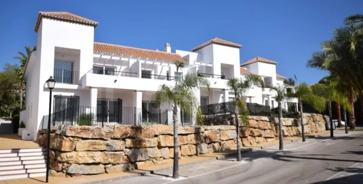 Long-term rent of penthouse in Nueva Andalucía 18