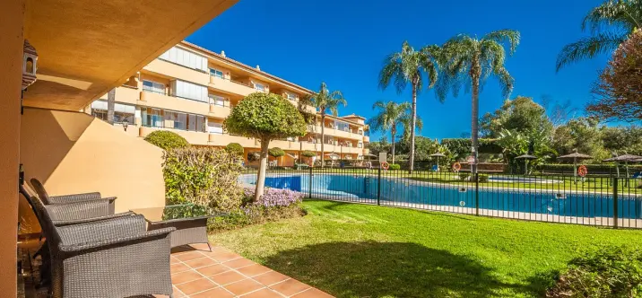 Sale of ground floor apartment in Elviria 0