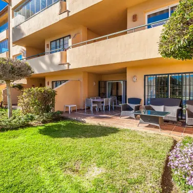 Sale of ground floor apartment in Elviria