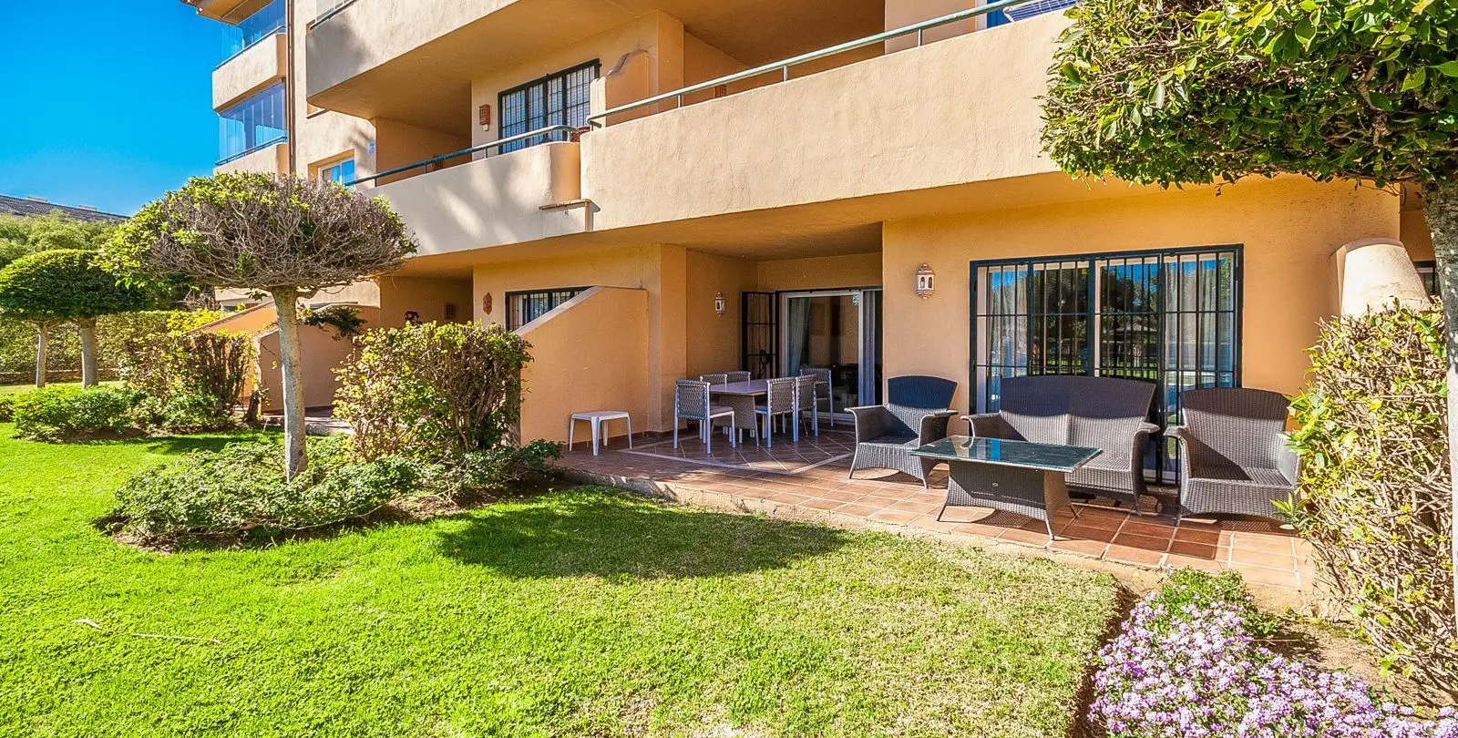 Sale of ground floor apartment in Elviria 1
