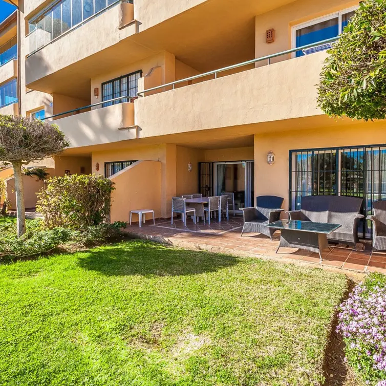 Sale of ground floor apartment in Elviria