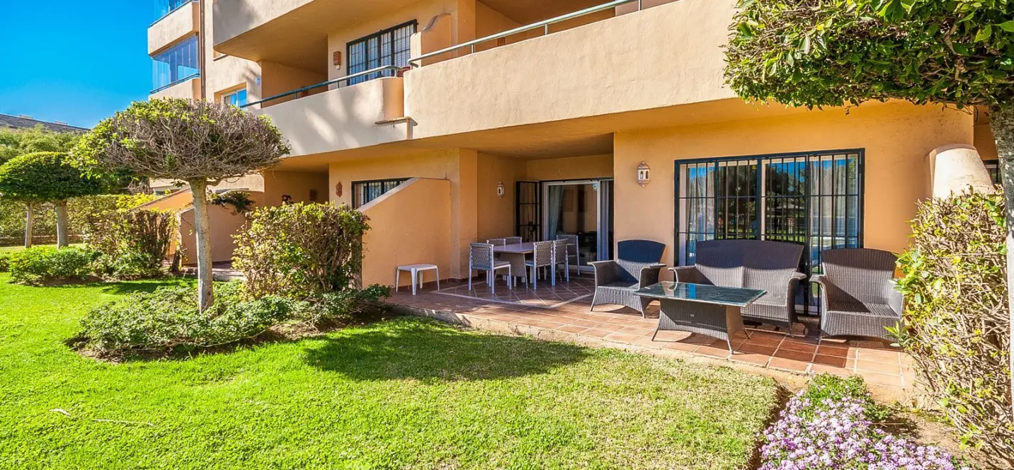 Sale of ground floor apartment in Elviria 0
