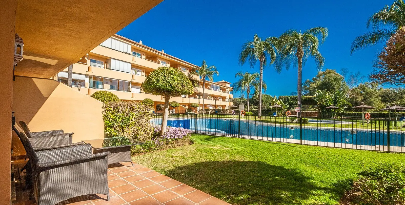 Sale of ground floor apartment in Elviria 2