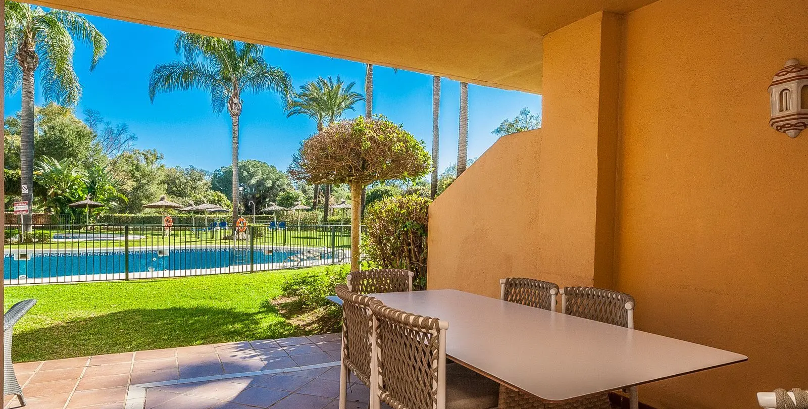 Sale of ground floor apartment in Elviria 10