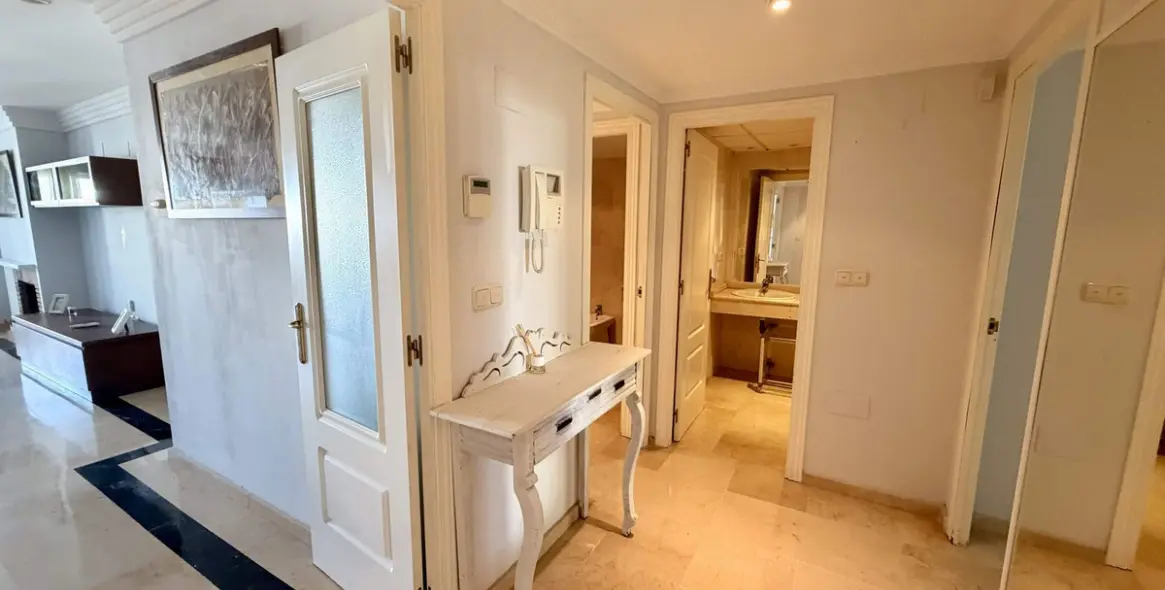 Продажа апартаментов на среднем этаже в Río Real 9