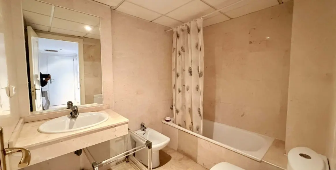 Продажа апартаментов на среднем этаже в Río Real 10