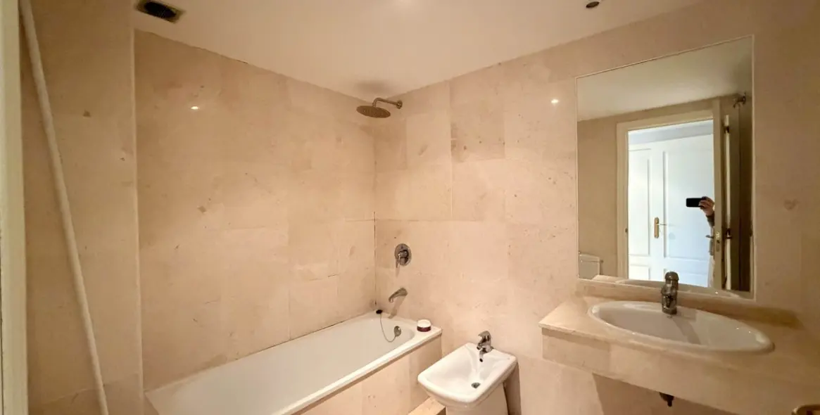 Продажа апартаментов на среднем этаже в Río Real 13