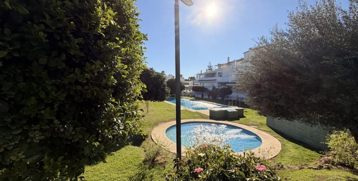 Продажа апартаментов на среднем этаже в Río Real 18