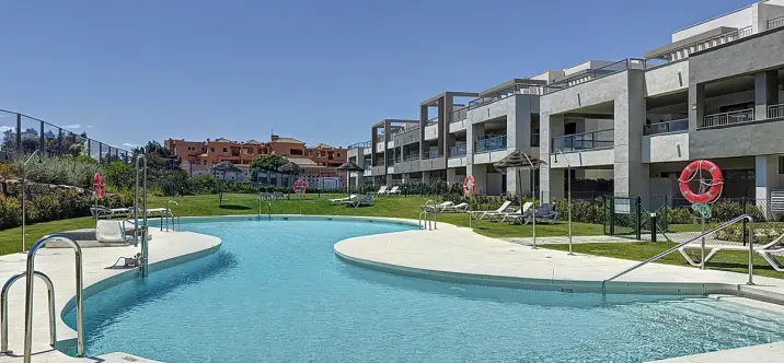 Продажа апартаментов на среднем этаже в Doña Julia 0