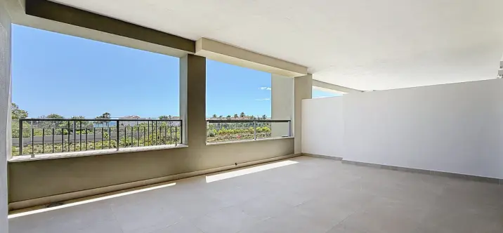 Продажа апартаментов на среднем этаже в Doña Julia 1