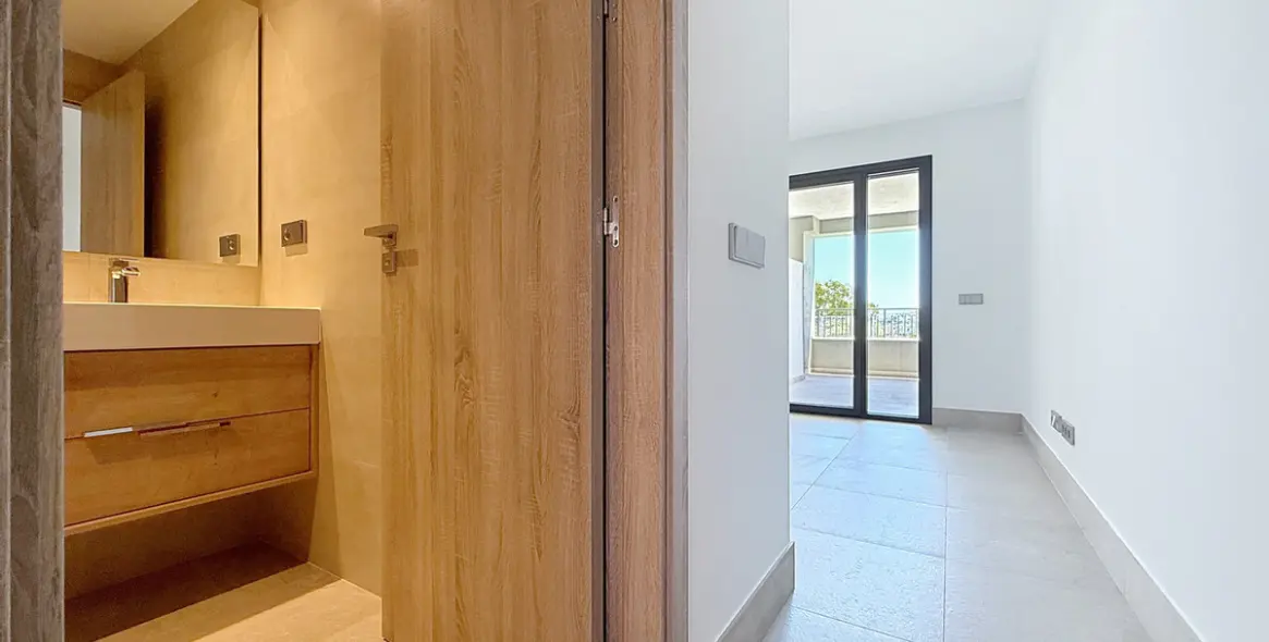 Продажа апартаментов на среднем этаже в Doña Julia 13