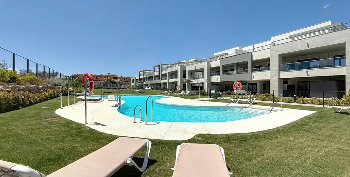 Продажа апартаментов на среднем этаже в Doña Julia 18