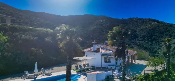 Sale of detached villa in Arenas 1