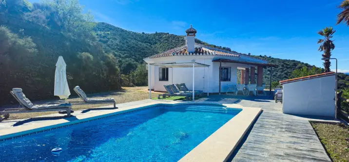 Sale of detached villa in Arenas 2