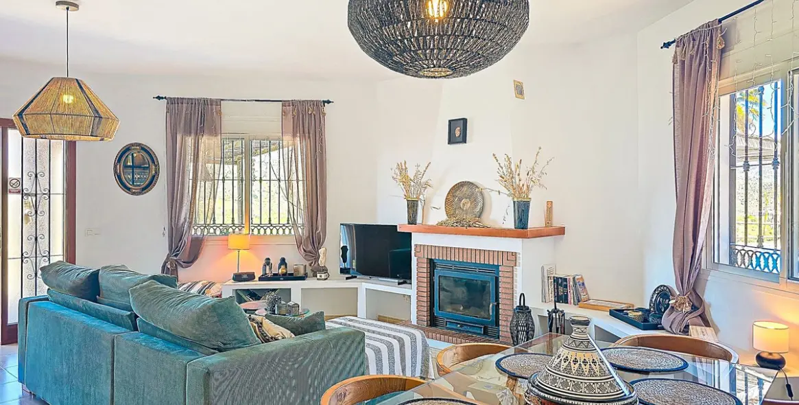 Sale of detached villa in Arenas 10