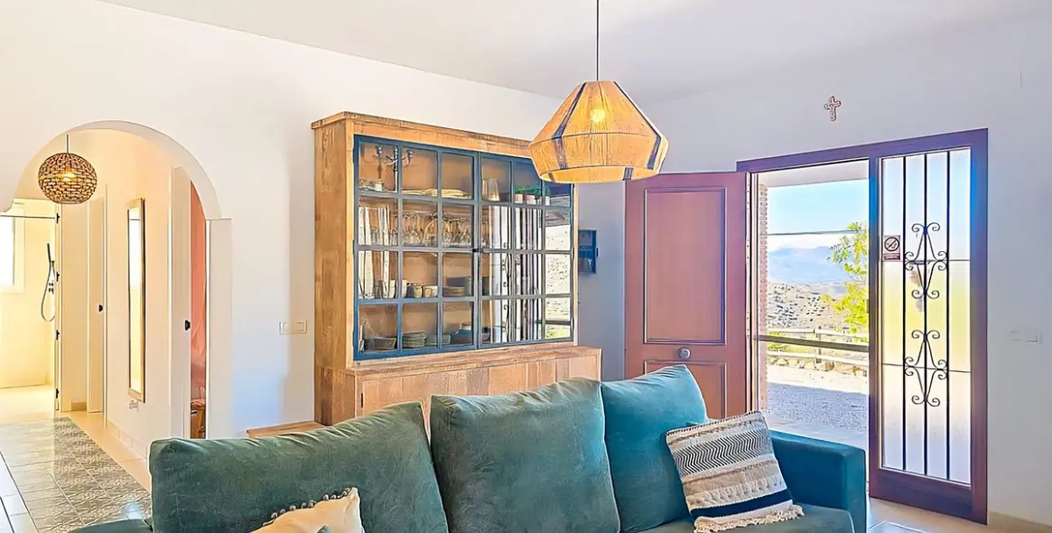 Sale of detached villa in Arenas 13