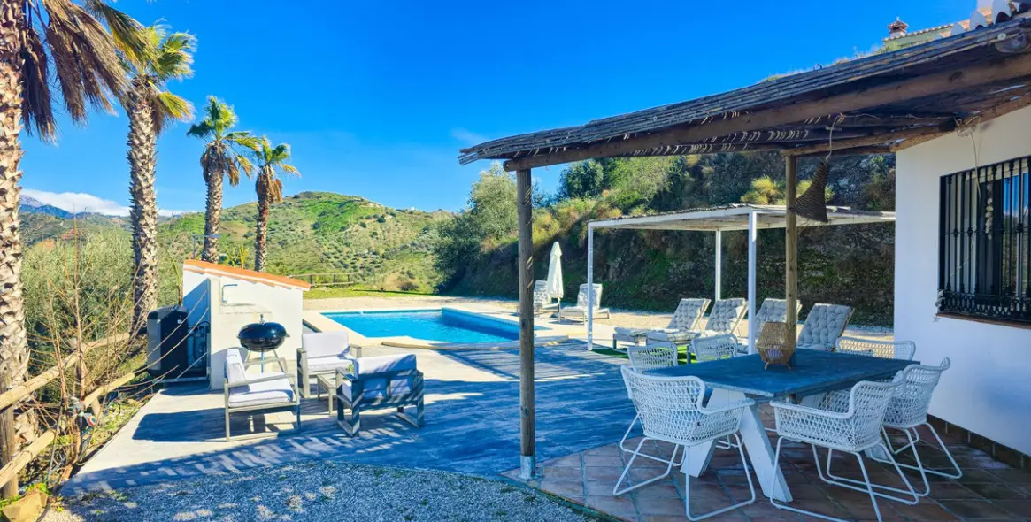 Sale of detached villa in Arenas 37
