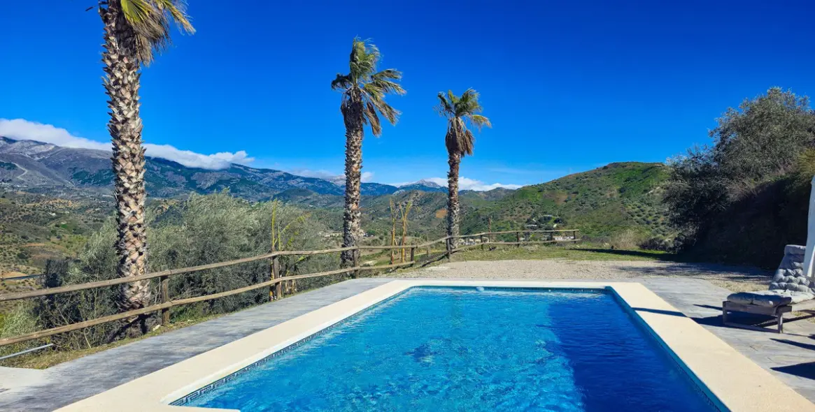 Sale of detached villa in Arenas 40