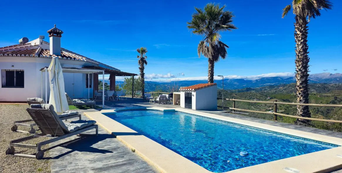 Sale of detached villa in Arenas 42