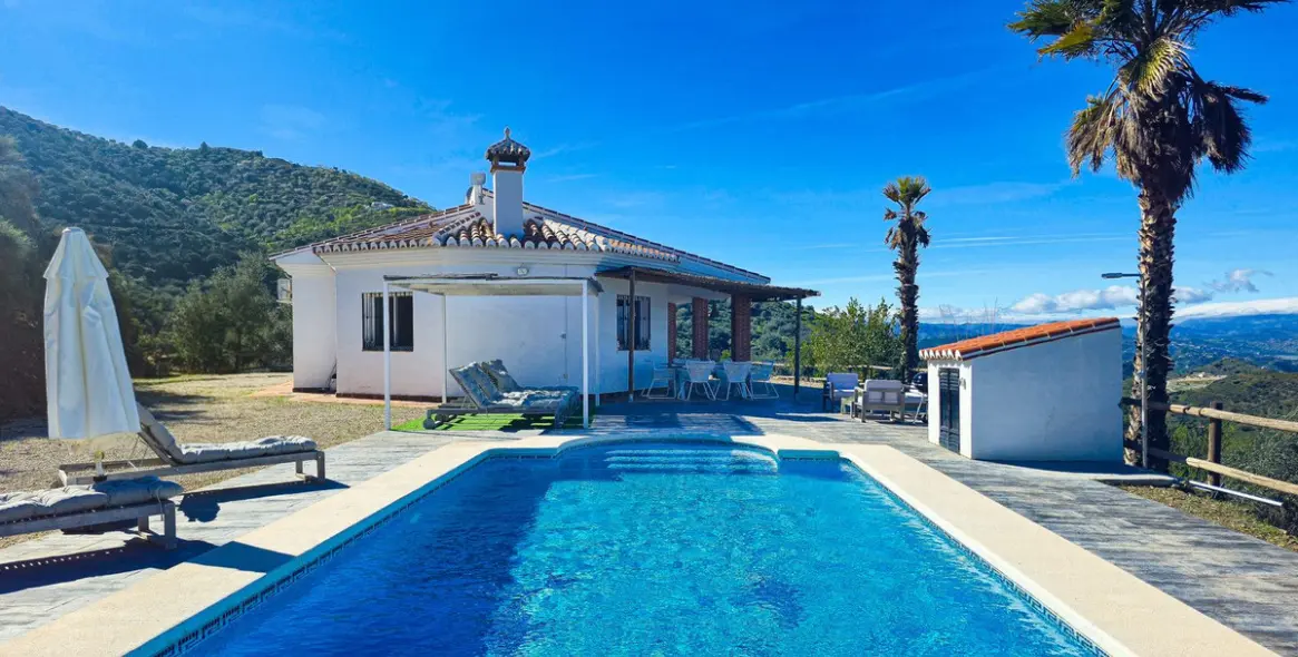 Sale of detached villa in Arenas 43