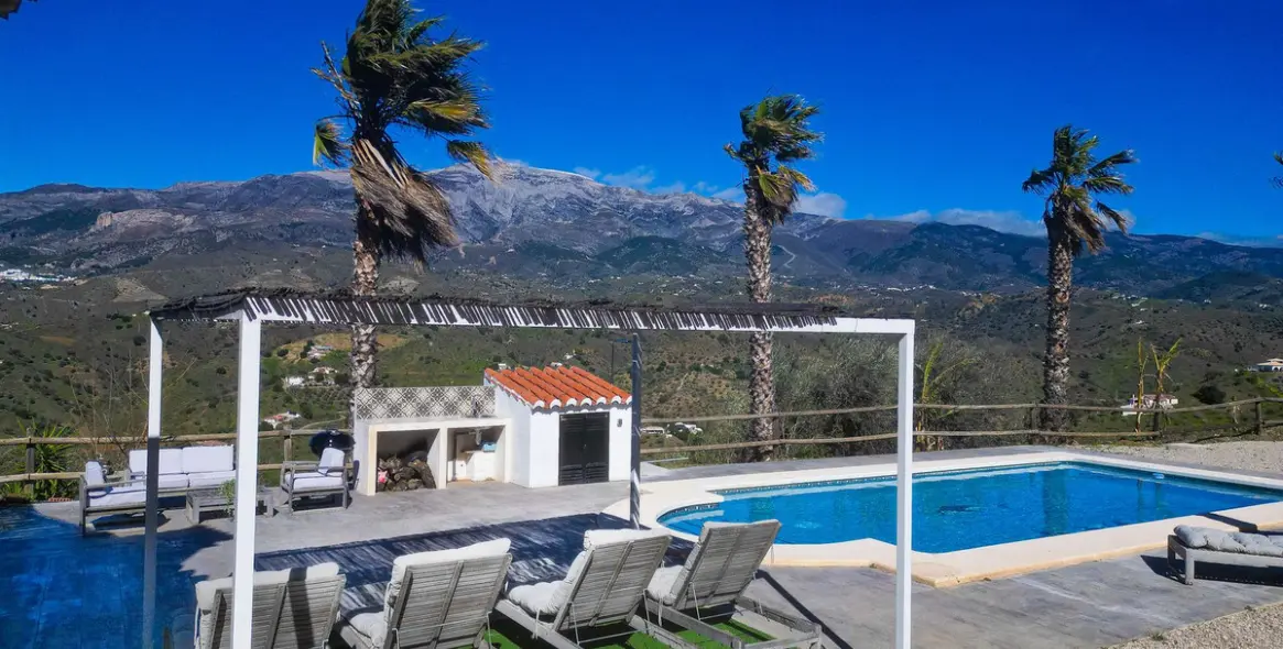 Sale of detached villa in Arenas 44