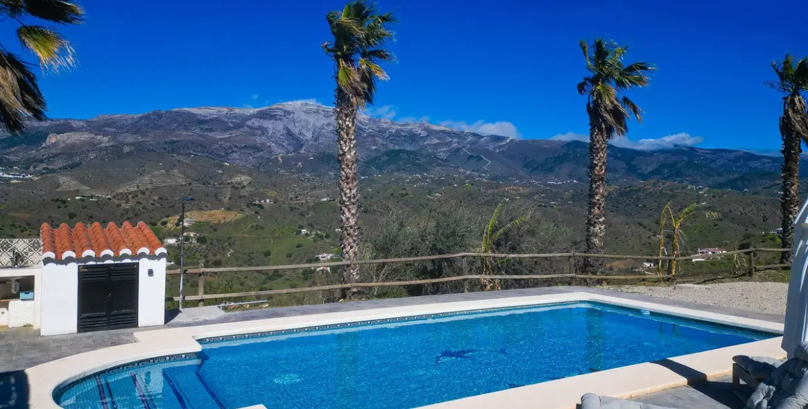 Sale of detached villa in Arenas 45