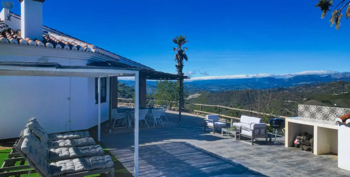 Sale of detached villa in Arenas 46