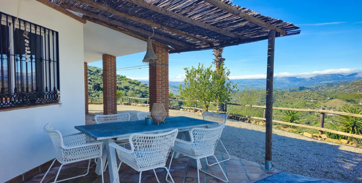 Sale of detached villa in Arenas 48
